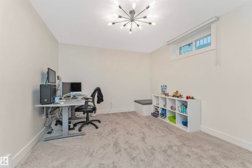 Recessed window with white trim, light gray carpeting, and white baseboards - 627 Forest Lane, Edmonton, AB - Indoor Photo Showing Office