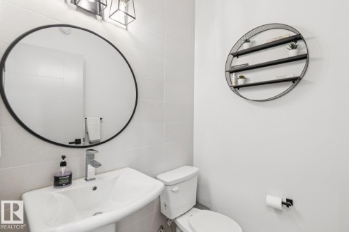 17618 63A Street, Edmonton, AB - Indoor Photo Showing Bathroom