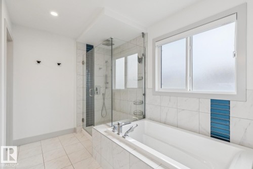 17618 63A Street, Edmonton, AB - Indoor Photo Showing Bathroom
