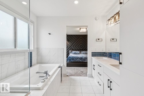 17618 63A Street, Edmonton, AB - Indoor Photo Showing Bathroom