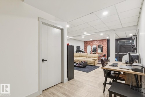17618 63A Street, Edmonton, AB - Indoor