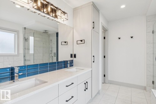 17618 63A Street, Edmonton, AB - Indoor Photo Showing Bathroom