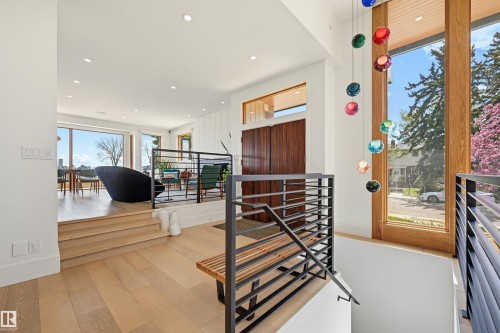 2 Valleyview Crescent, Edmonton, AB - Indoor Photo Showing Other Room