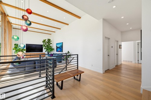 2 Valleyview Crescent, Edmonton, AB - Indoor Photo Showing Other Room