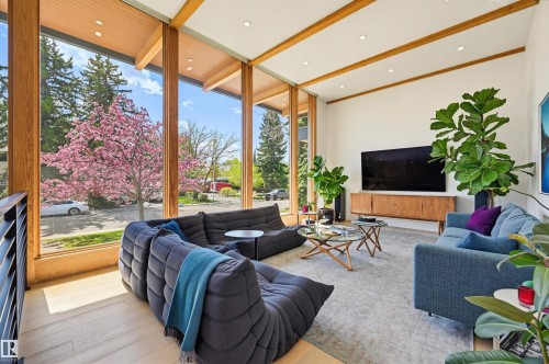 2 Valleyview Crescent, Edmonton, AB - Indoor Photo Showing Living Room
