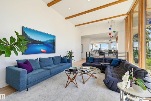 2 Valleyview Crescent, Edmonton, AB - Indoor Photo Showing Living Room