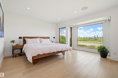 2 Valleyview Crescent, Edmonton, AB - Indoor Photo Showing Bedroom
