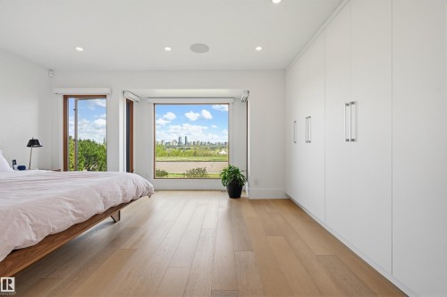 2 Valleyview Crescent, Edmonton, AB - Indoor Photo Showing Bedroom