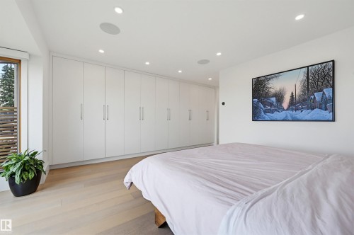 2 Valleyview Crescent, Edmonton, AB - Indoor Photo Showing Bedroom