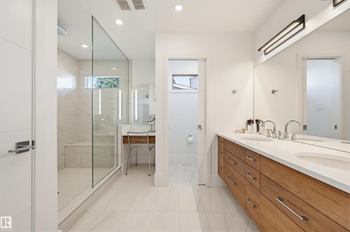 2 Valleyview Crescent, Edmonton, AB - Indoor Photo Showing Bathroom