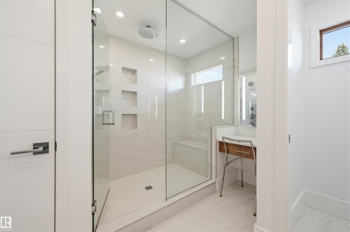 2 Valleyview Crescent, Edmonton, AB - Indoor Photo Showing Bathroom