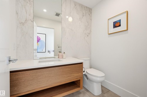 2 Valleyview Crescent, Edmonton, AB - Indoor Photo Showing Bathroom