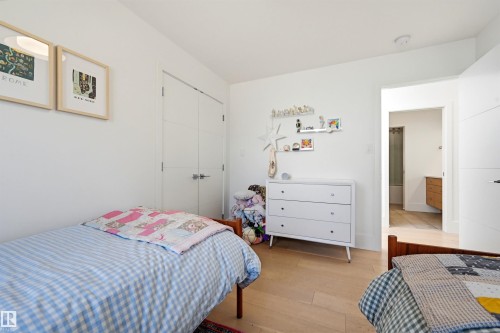2 Valleyview Crescent, Edmonton, AB - Indoor Photo Showing Bedroom