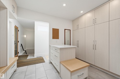 2 Valleyview Crescent, Edmonton, AB - Indoor Photo Showing Other Room