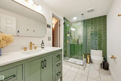 2 Valleyview Crescent, Edmonton, AB - Indoor Photo Showing Bathroom