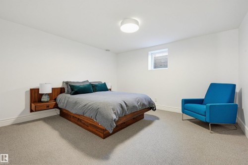 2 Valleyview Crescent, Edmonton, AB - Indoor Photo Showing Bedroom