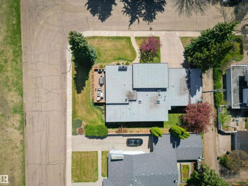 2 Valleyview Crescent, Edmonton, AB - Outdoor