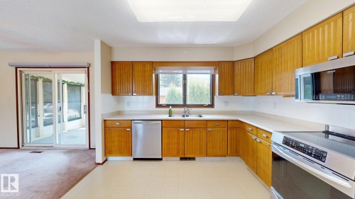4521 42 Avenue, Drayton Valley, AB - Indoor Photo Showing Kitchen With Double Sink