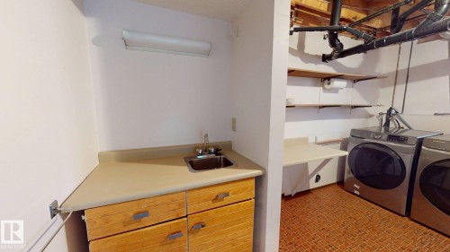 4521 42 Avenue, Drayton Valley, AB - Indoor Photo Showing Laundry Room