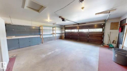 4521 42 Avenue, Drayton Valley, AB - Indoor Photo Showing Garage
