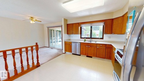 4521 42 Avenue, Drayton Valley, AB - Indoor Photo Showing Kitchen With Double Sink