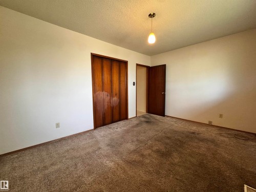 5707 90 Avenue, Edmonton, AB - Indoor Photo Showing Other Room