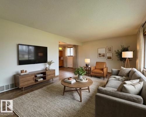 5707 90 Avenue, Edmonton, AB - Indoor Photo Showing Living Room