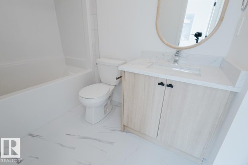 3 16231 19 Avenue, Edmonton, AB - Indoor Photo Showing Bathroom