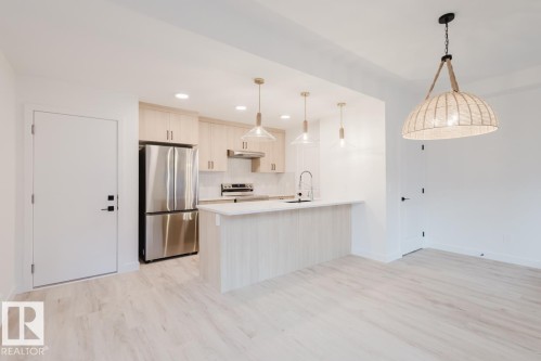 3 16231 19 Avenue, Edmonton, AB - Indoor Photo Showing Kitchen With Upgraded Kitchen
