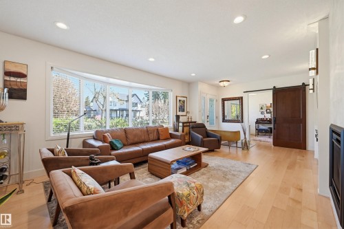 14631 88 Avenue, Edmonton, AB - Indoor Photo Showing Living Room