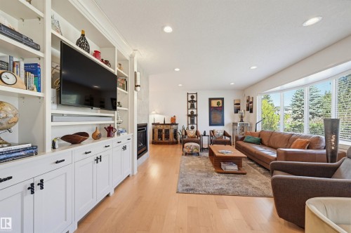 14631 88 Avenue, Edmonton, AB - Indoor Photo Showing Living Room