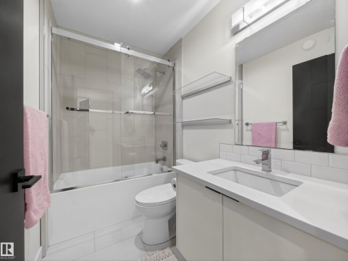 10449 143 Street, Edmonton, AB - Indoor Photo Showing Bathroom