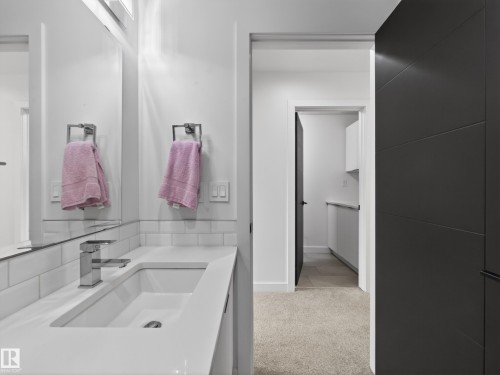 10449 143 Street, Edmonton, AB - Indoor Photo Showing Bathroom