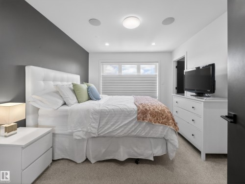 10449 143 Street, Edmonton, AB - Indoor Photo Showing Bedroom