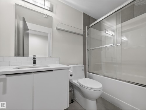 10449 143 Street, Edmonton, AB - Indoor Photo Showing Bathroom
