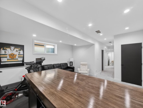 10449 143 Street, Edmonton, AB - Indoor