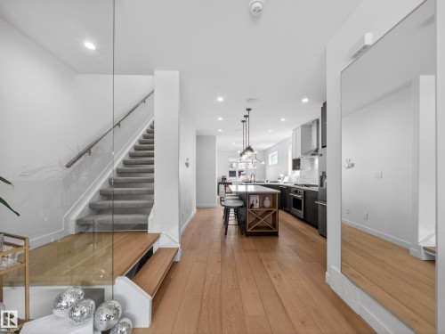 10449 143 Street, Edmonton, AB - Indoor