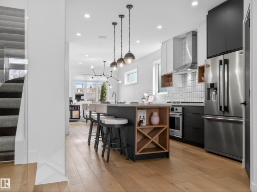 10449 143 Street, Edmonton, AB - Indoor Photo Showing Kitchen With Stainless Steel Kitchen With Upgraded Kitchen
