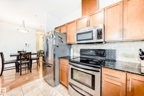 309 1003 Gault Boulevard, Edmonton, AB - Indoor Photo Showing Kitchen