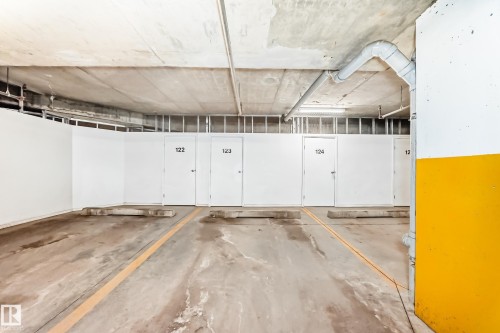 309 1003 Gault Boulevard, Edmonton, AB - Indoor Photo Showing Garage