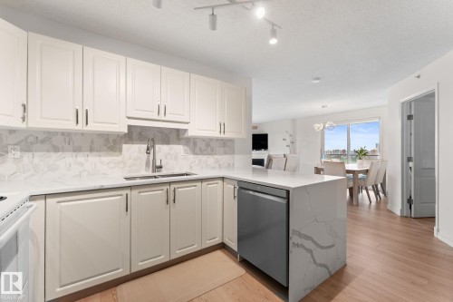 1602 10649 Saskatchewan Drive, Edmonton, AB - Indoor Photo Showing Kitchen