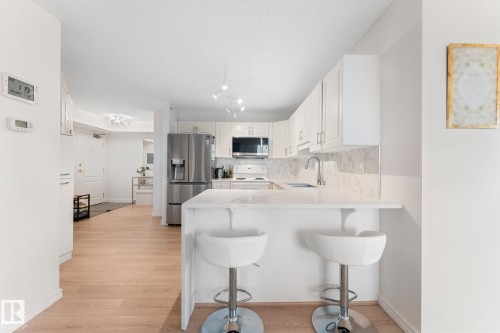 1602 10649 Saskatchewan Drive, Edmonton, AB - Indoor Photo Showing Kitchen With Upgraded Kitchen