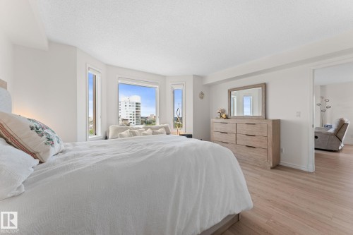1602 10649 Saskatchewan Drive, Edmonton, AB - Indoor Photo Showing Bedroom