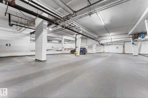 1602 10649 Saskatchewan Drive, Edmonton, AB - Indoor Photo Showing Garage