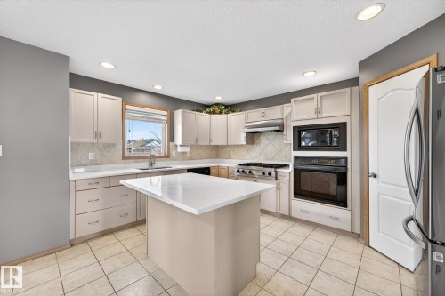 1354 118A Street, Edmonton, AB - Indoor Photo Showing Kitchen With Upgraded Kitchen