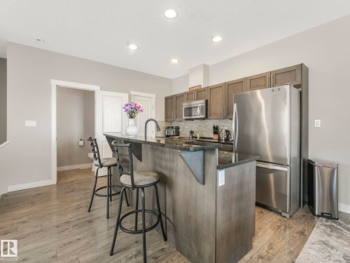 1304 Graybriar Green, Stony Plain, AB - Indoor Photo Showing Kitchen With Stainless Steel Kitchen With Upgraded Kitchen