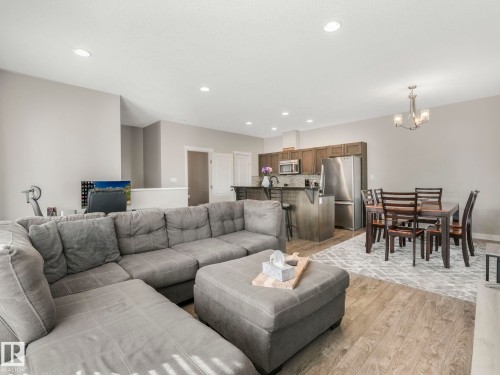 1304 Graybriar Green, Stony Plain, AB - Indoor Photo Showing Living Room