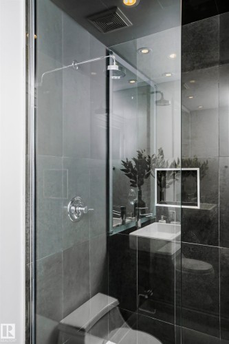 2104 9020 Jasper Avenue, Edmonton, AB - Indoor Photo Showing Bathroom