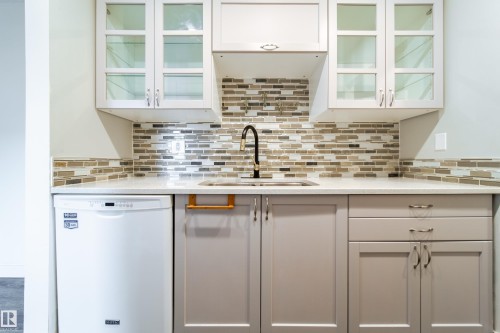 5642 148 Street, Edmonton, AB - Indoor Photo Showing Kitchen