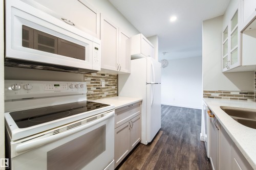 5642 148 Street, Edmonton, AB - Indoor Photo Showing Kitchen